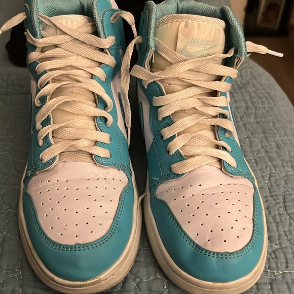 Girls Air Jordan Nikes - Picture 2 of 11